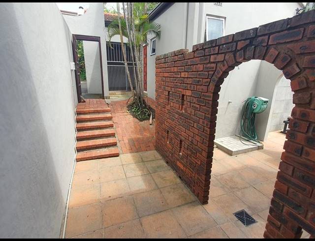 3 BEDROOM TOWNHOUSE FOR SALE IN UMHLANGA CENTRAL